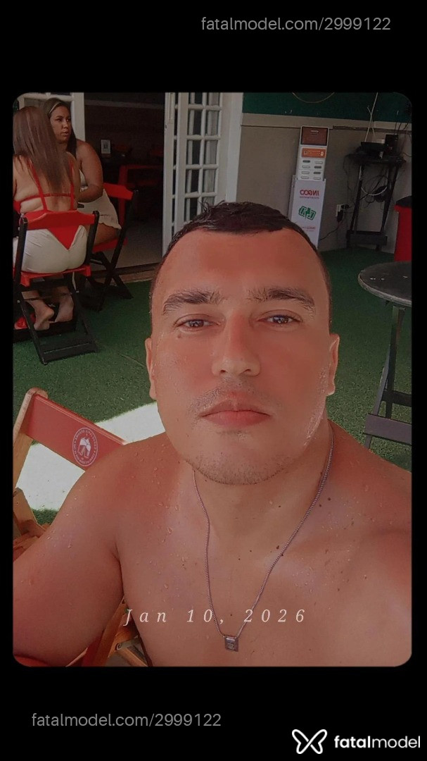 Acompanhante homem com cabelo castanho de olhos castanhos em Rio de Janeiro Acompanhante homem com cabelo castanho de olhos castanhos em Rio de Janeiro - Spider