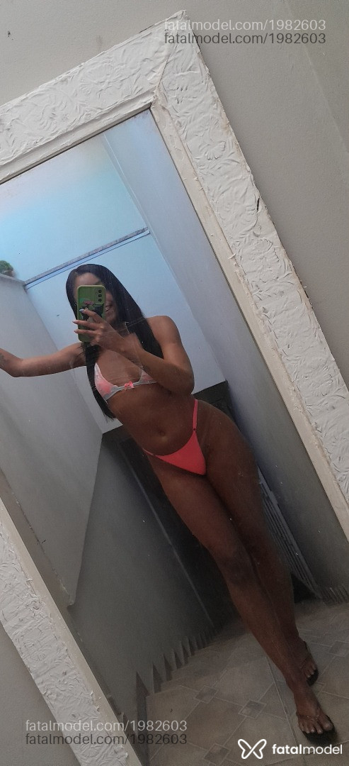 Acompanhante mulher com cabelo castanho de olhos pretos em Queimados - Larissa