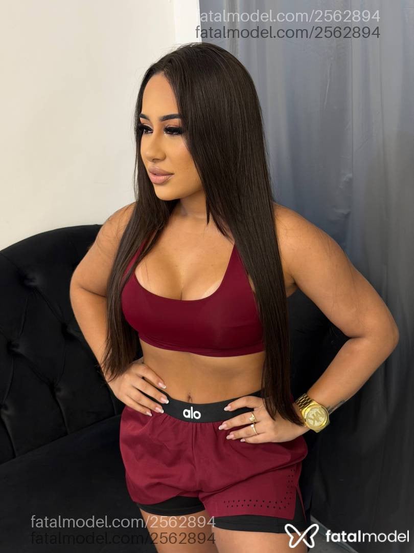 Acompanhante mulher com cabelo castanho de olhos pretos - Mel Nogueira