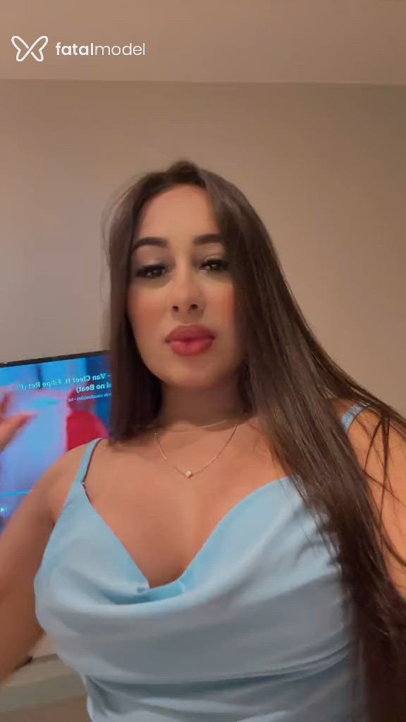 Acompanhante mulher com cabelo castanho de olhos pretos - Mel Nogueira