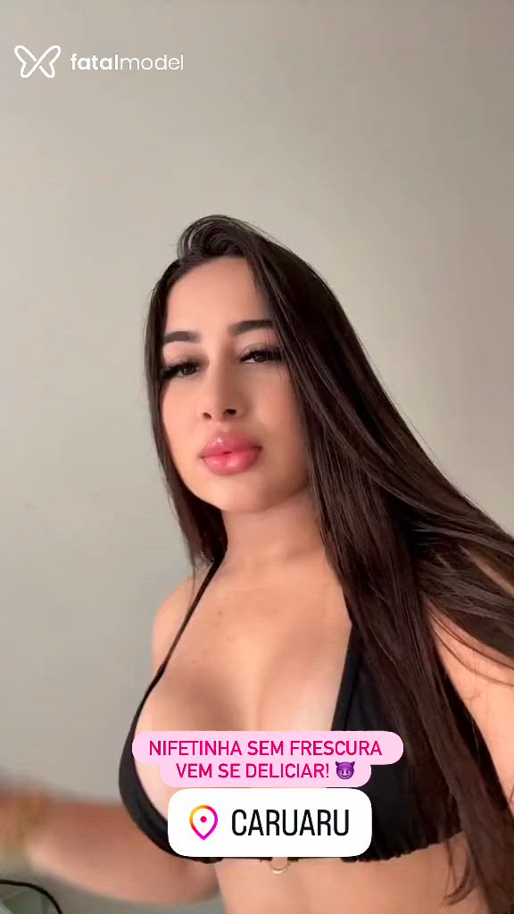 Acompanhante mulher com cabelo castanho de olhos pretos - Mel Nogueira