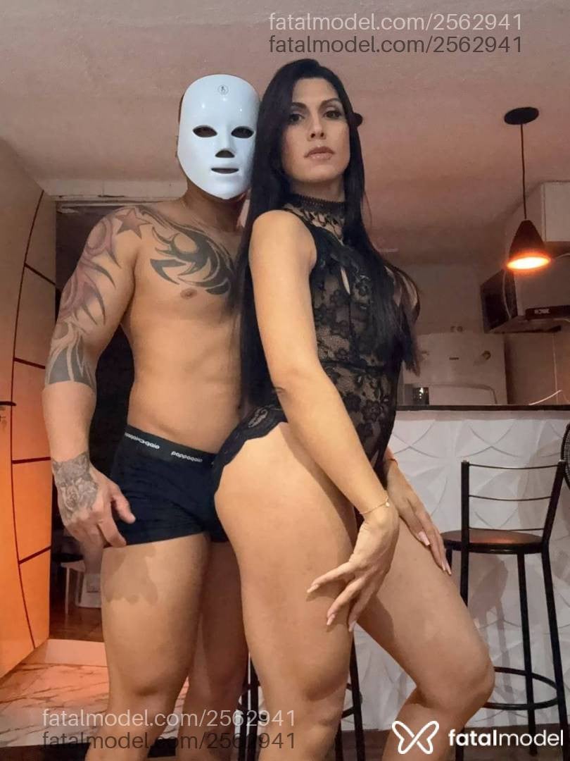 Acompanhante mulher trans com cabelo castanho de olhos castanhos - Samara Osuna