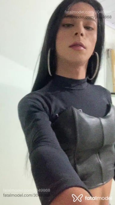 Acompanhante mulher trans com cabelo castanho de olhos castanhos em São José - Lia Reis