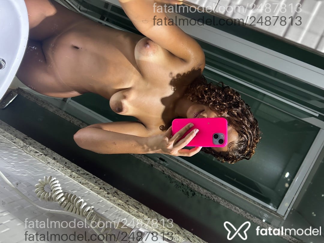Acompanhante mulher com cabelo castanho de olhos castanhos em Serra Acompanhante mulher com cabelo castanho de olhos castanhos em Serra - Natyelle Castro