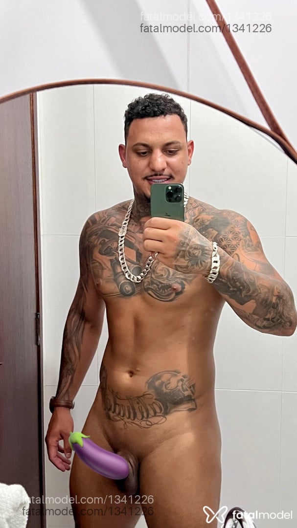 Acompanhante homem com cabelo castanho de olhos castanhos em Lorena Acompanhante homem com cabelo castanho de olhos castanhos em Lorena - Don Lennon