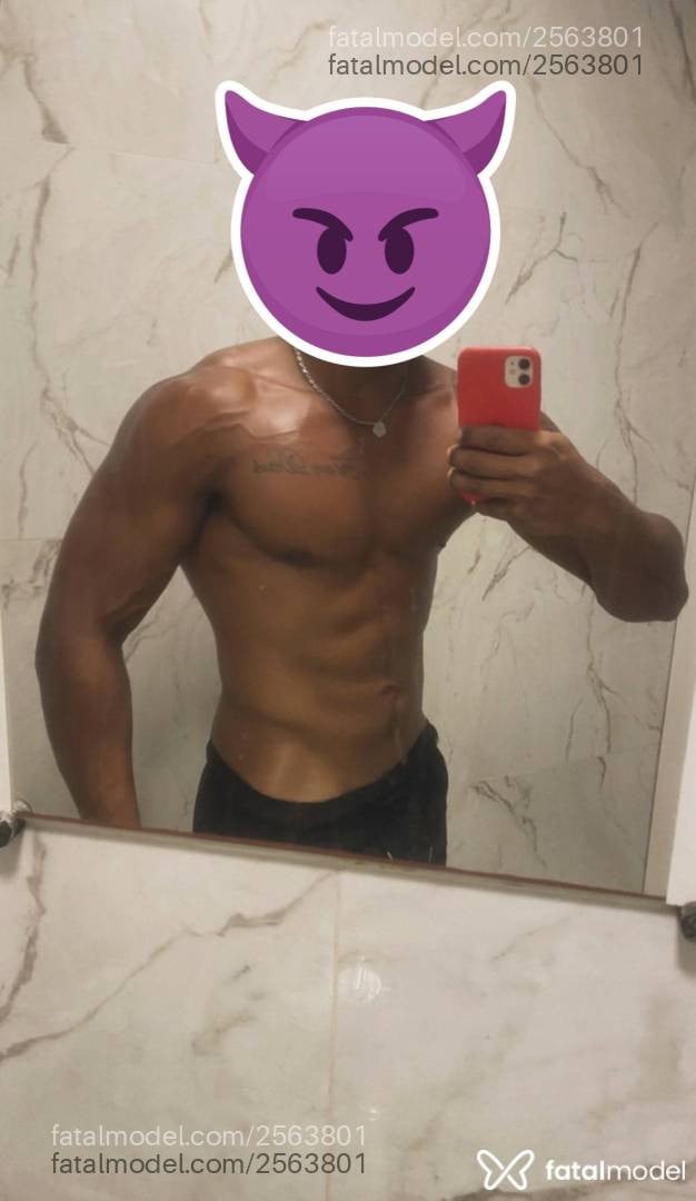 Acompanhante homem morena (o) de olhos pretos - Blackbuzios