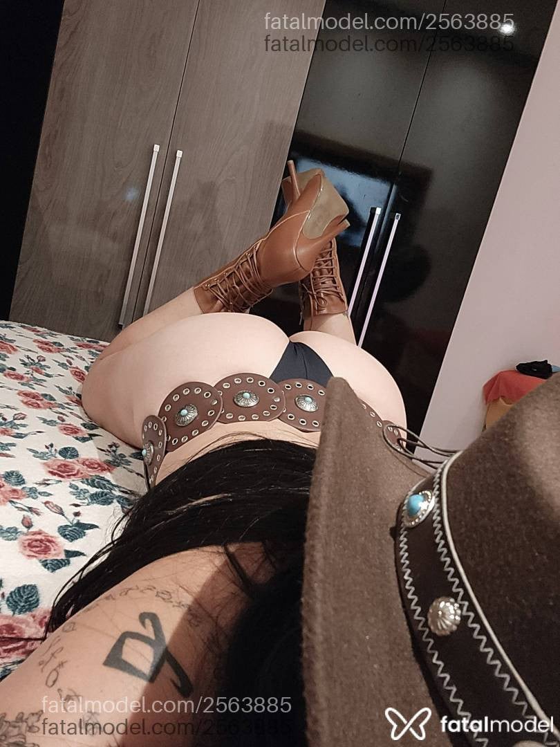 Acompanhante mulher morena (o) de olhos castanhos - Thayna Silva