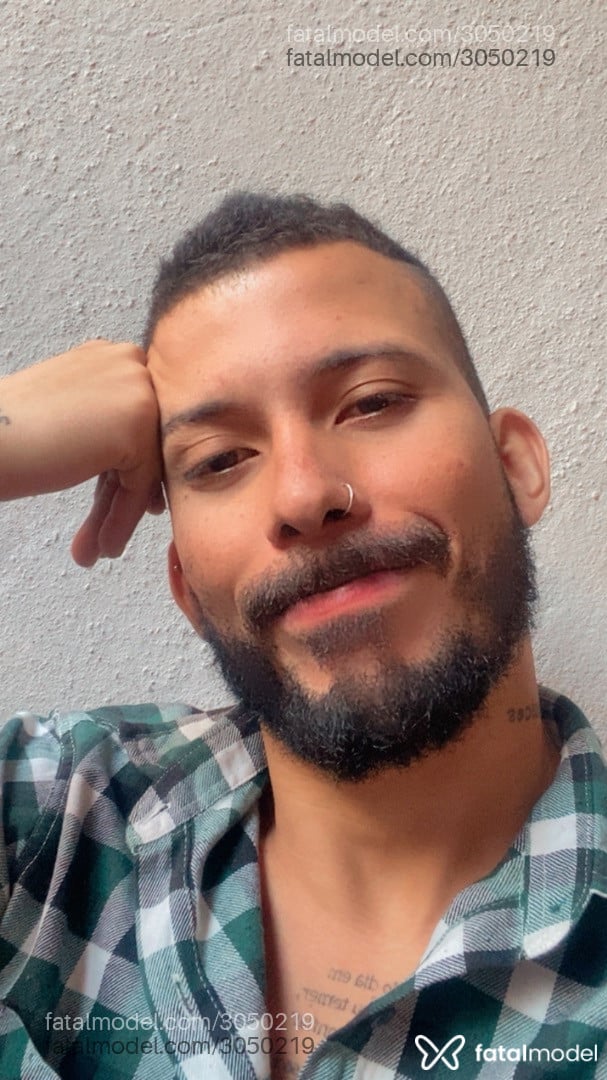 Acompanhante homem com cabelo castanho de olhos castanhos em Muriaé - Henrique