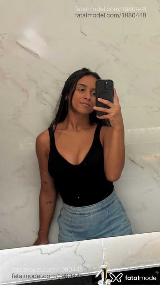 Acompanhante mulher com cabelo castanho de olhos castanhos - Yasmin