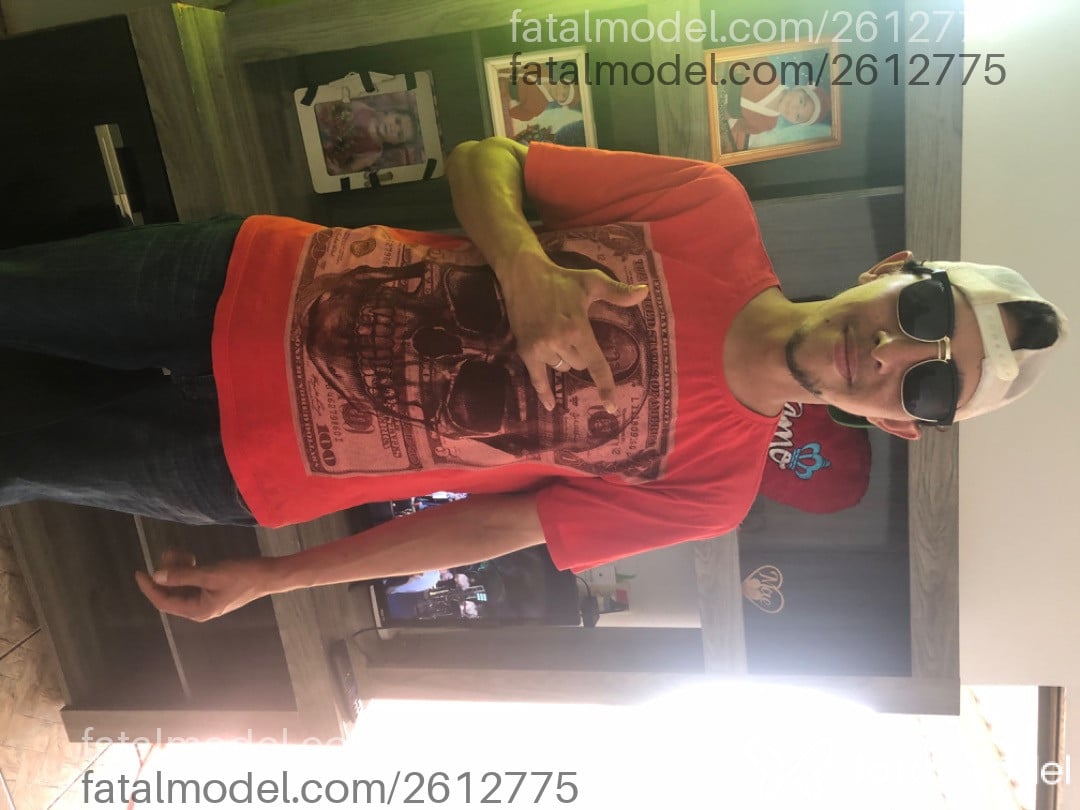 Acompanhante homem loira (o) de olhos castanhos em Virtual - Alexsandro