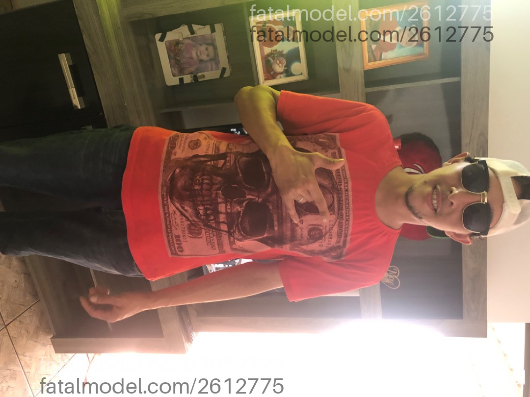 Acompanhante homem loira (o) de olhos castanhos em Virtual - Alexsandro