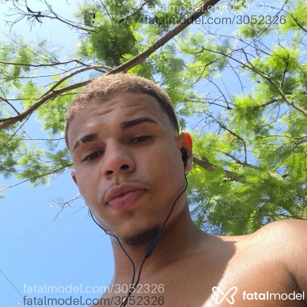 Acompanhante homem com cabelo castanho de olhos mel em Rio de Janeiro Acompanhante homem com cabelo castanho de olhos mel em Rio de Janeiro - Pedro Neto