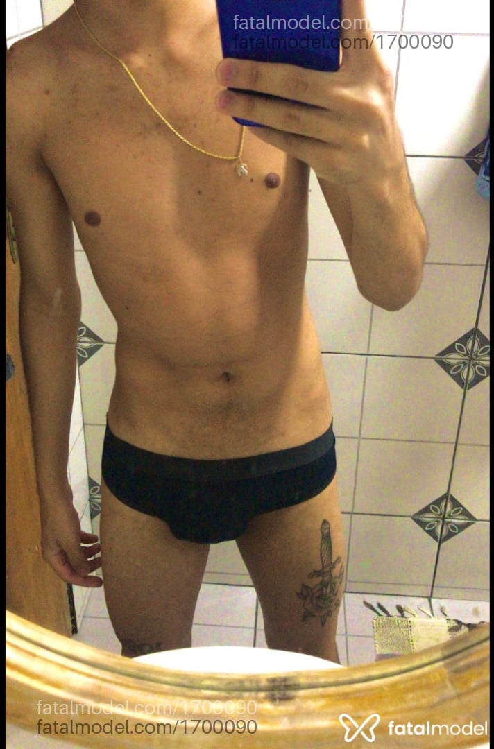 Acompanhante homem morena (o) de olhos castanhos - Putinhaa Acompanhante homem morena (o) de olhos castanhos - Putinhaa