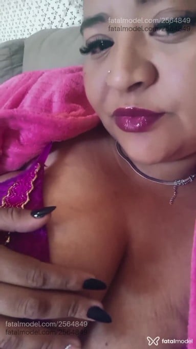Acompanhante mulher morena (o) de olhos pretos em Canoinhas - Vitória