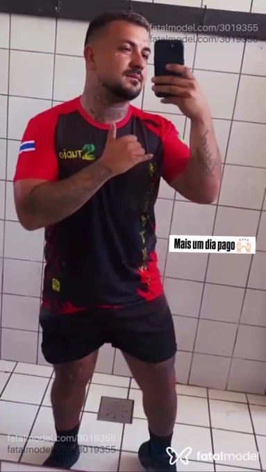 Acompanhante homem com cabelo grisalho de olhos mel em Cachoeirinha - Rodrigo