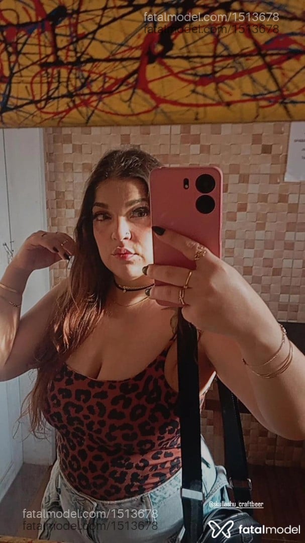 Acompanhante mulher com cabelo castanho de olhos verdes em Imbituba - Nanda Alves