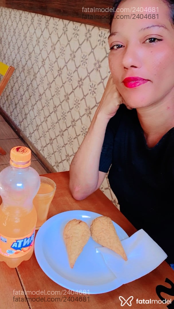 Acompanhante mulher morena (o) de olhos mel em Erechim Acompanhante mulher morena (o) de olhos mel em Erechim - Morenahh