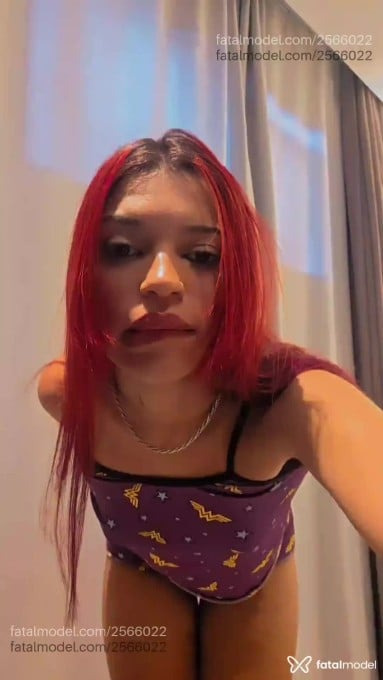 Acompanhante mulher ruiva (o) de olhos castanhos - Kazuharo Acompanhante mulher ruiva (o) de olhos castanhos - Kazuharo