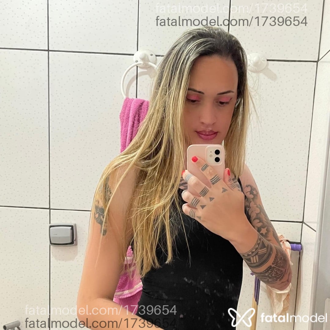 Acompanhante mulher trans loira (o) de olhos mel em Lavras Acompanhante mulher trans loira (o) de olhos mel em Lavras - Dani