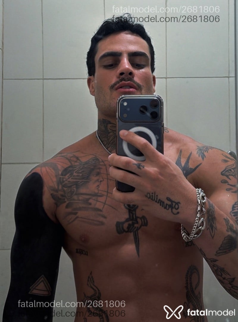 Acompanhante homem morena (o) de olhos castanhos - Lucas Vitor Acompanhante homem morena (o) de olhos castanhos - Lucas Vitor