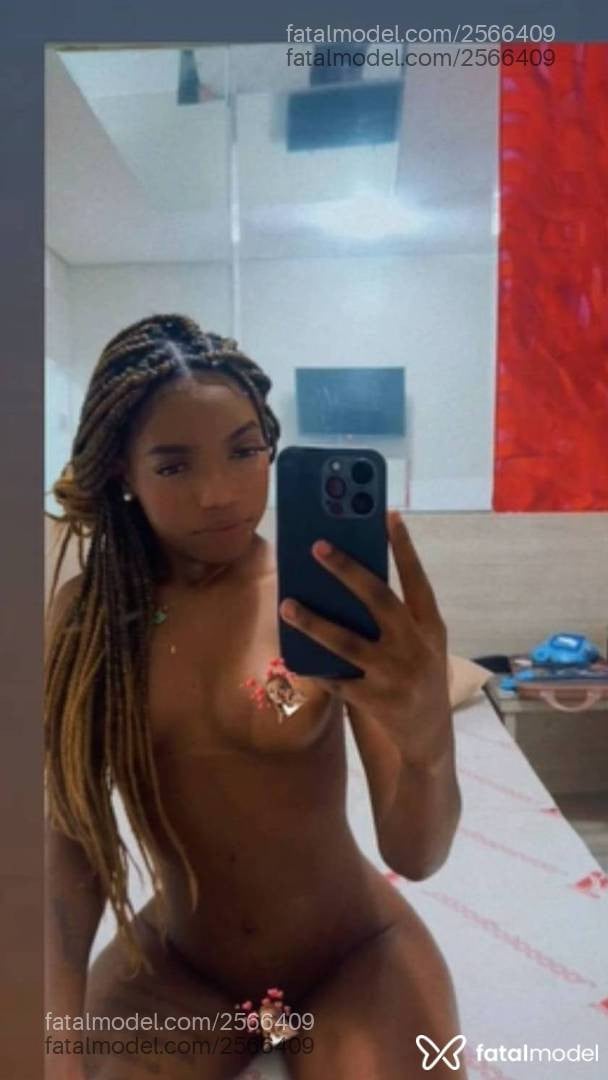 Acompanhante mulher morena (o) de olhos pretos - Madu