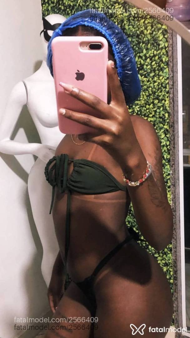 Acompanhante mulher morena (o) de olhos pretos - Madu