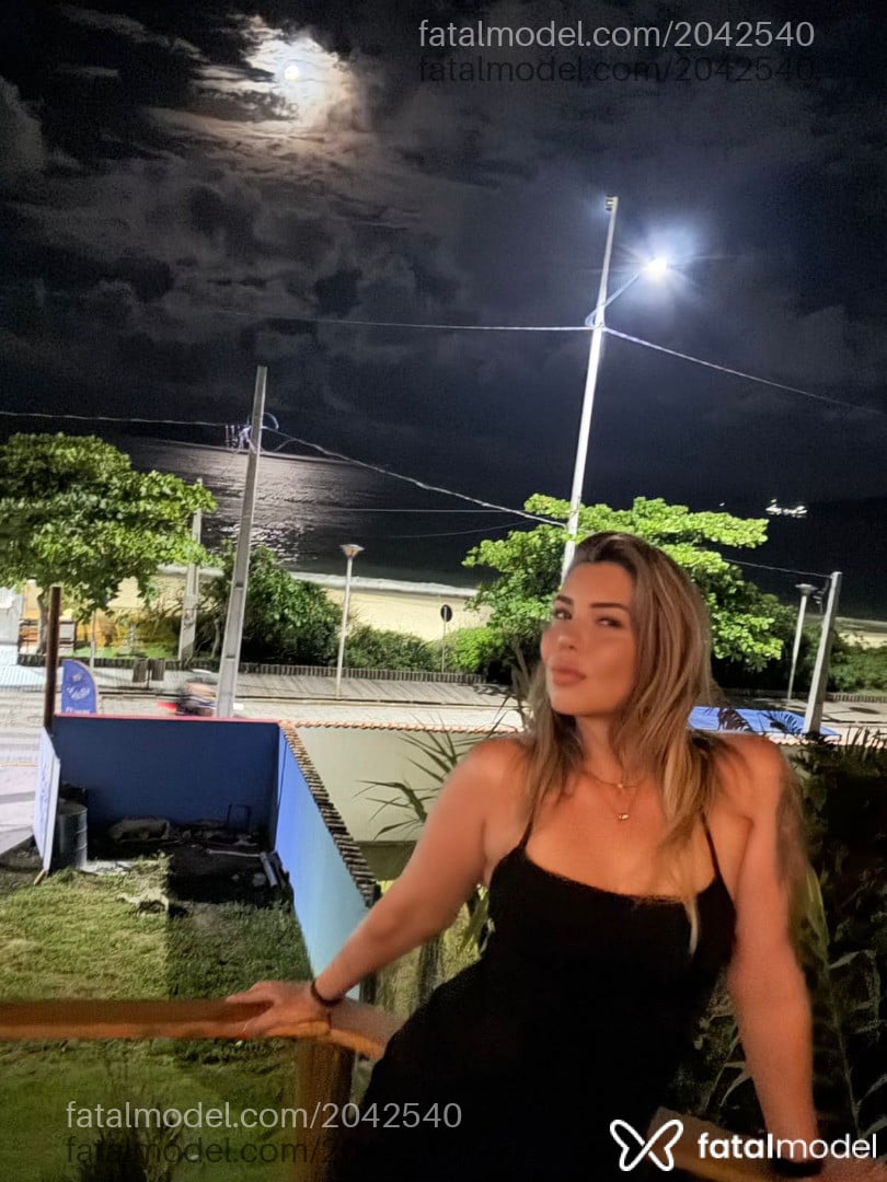 Acompanhante mulher loira (o) de olhos verdes em Toledo - Lunna Almeida