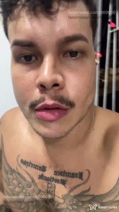 Acompanhante homem com cabelo castanho de olhos castanhos em Virtual - Yago Jatos