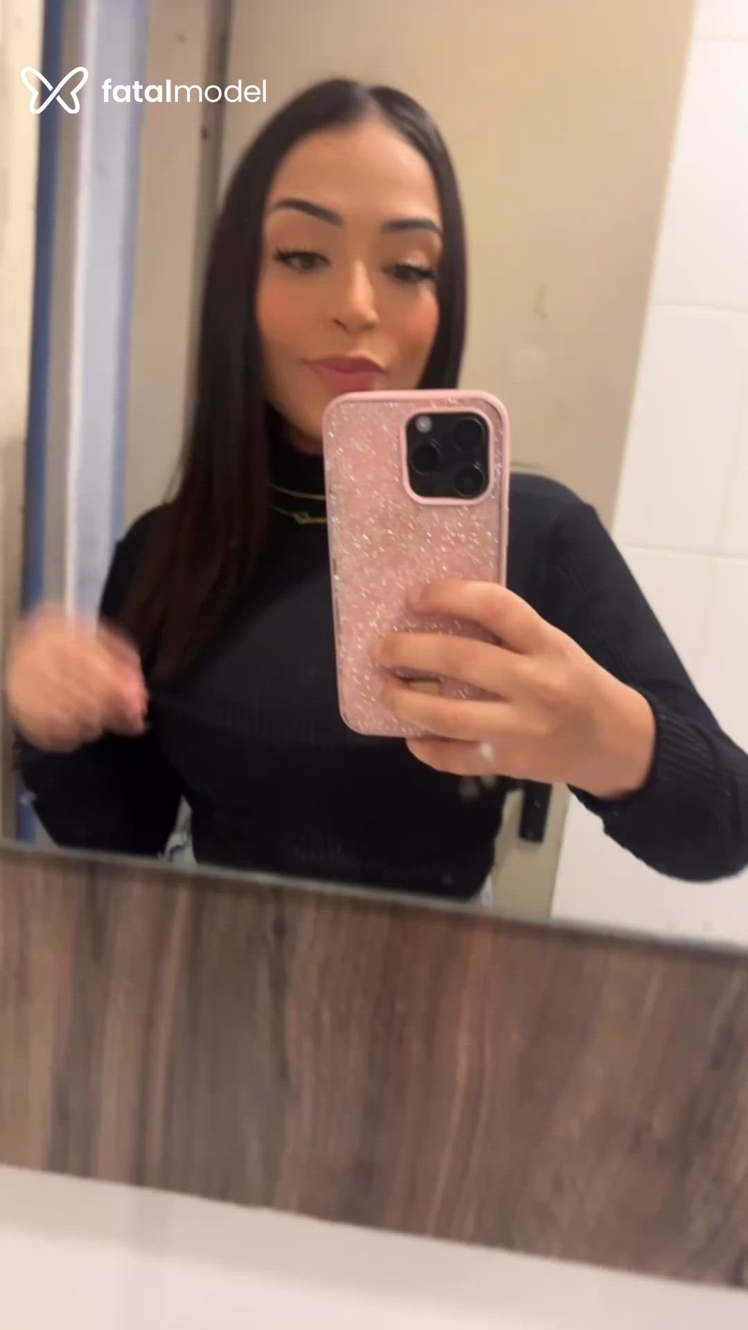 Acompanhante mulher morena (o) de olhos castanhos - Mel Mattos Acompanhante mulher morena (o) de olhos castanhos - Mel Mattos