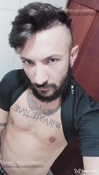 Acompanhante homem com cabelo castanho de olhos castanhos em Paraty - Andy Feracci