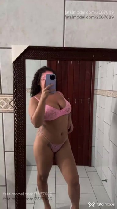 Acompanhante mulher com cabelo castanho de olhos castanhos - Mel