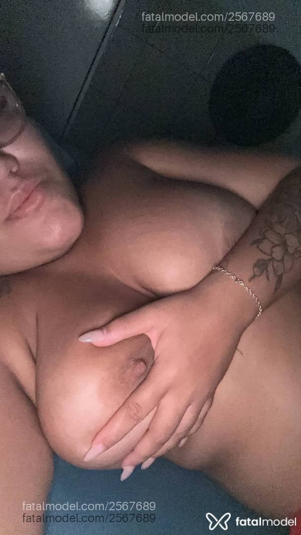 Acompanhante mulher com cabelo castanho de olhos castanhos - Mel