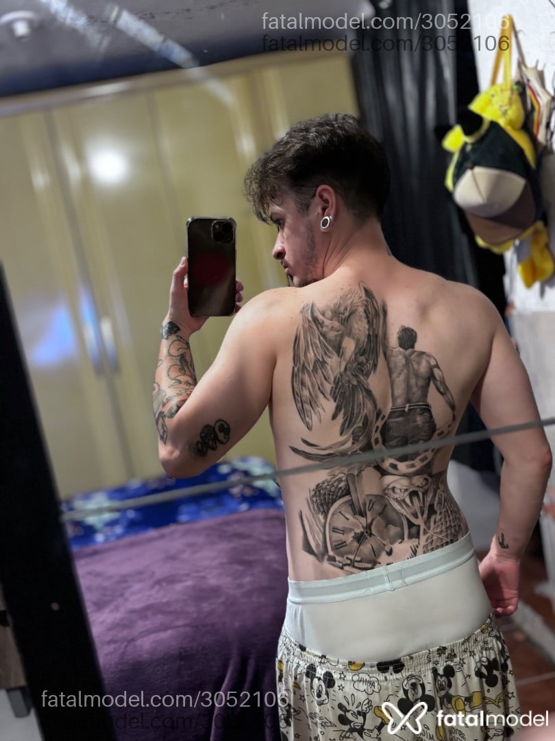 Acompanhante homem trans com cabelo castanho de olhos verdes em Porto Alegre - Murilo