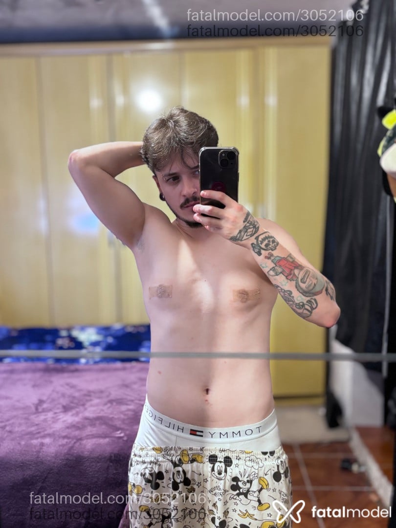 Acompanhante homem trans com cabelo castanho de olhos verdes em Porto Alegre - Murilo