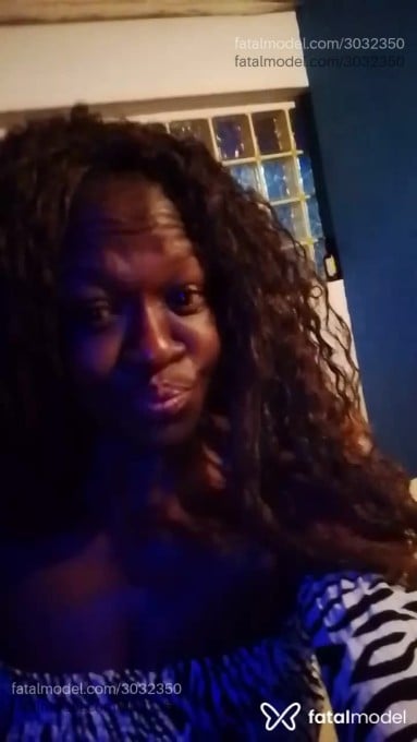 Acompanhante mulher com cabelo castanho de olhos pretos em Niterói - Preta
