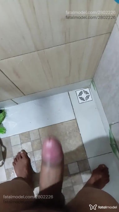 Acompanhante homem com cabelo castanho de olhos castanhos - Gigante