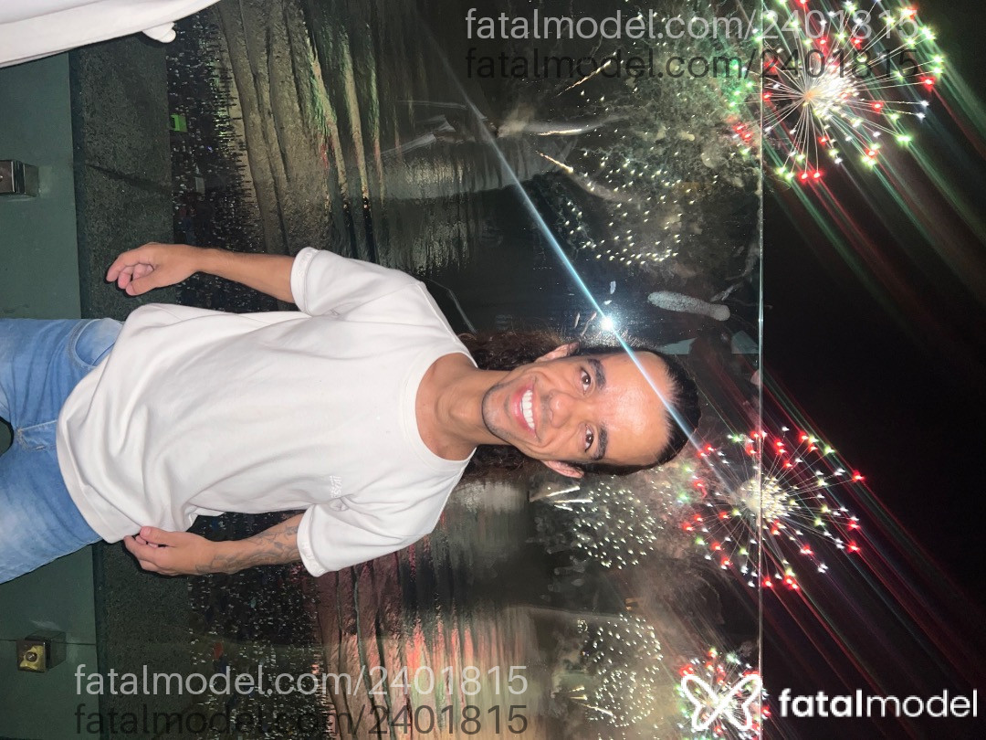 Acompanhante homem morena (o) de olhos castanhos em Balneário Camboriú - Léo Anao