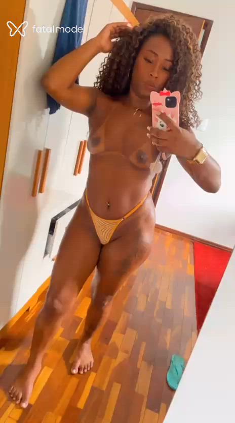 Acompanhante mulher com cabelo castanho de olhos pretos - Polyana Acompanhante mulher com cabelo castanho de olhos pretos - Polyana