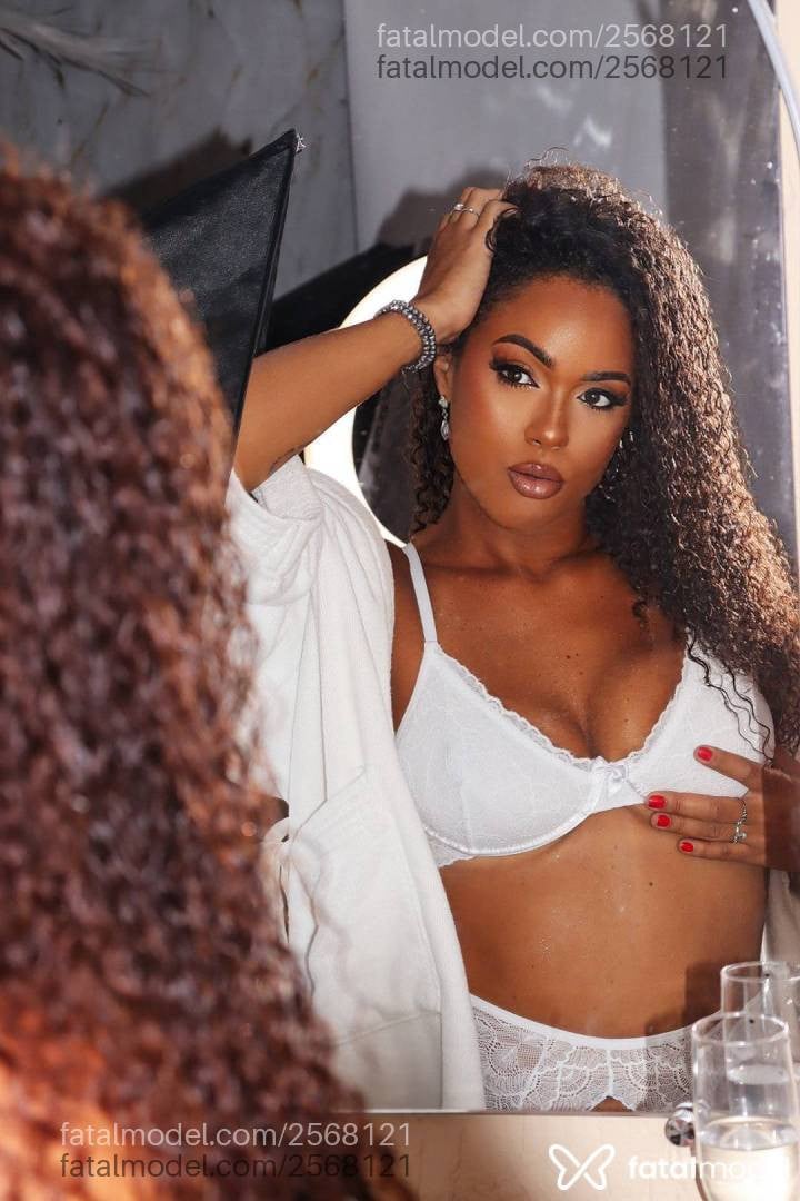Acompanhante mulher morena (o) de olhos castanhos - Isabella Fox