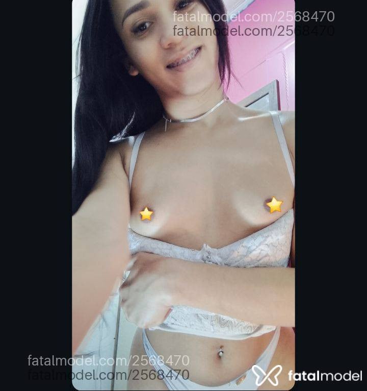 Acompanhante mulher trans morena (o) de olhos pretos - Thayna França