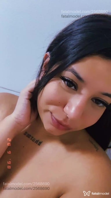 Acompanhante mulher com cabelo castanho de olhos castanhos - Mel Rosón Acompanhante mulher com cabelo castanho de olhos castanhos - Mel Rosón