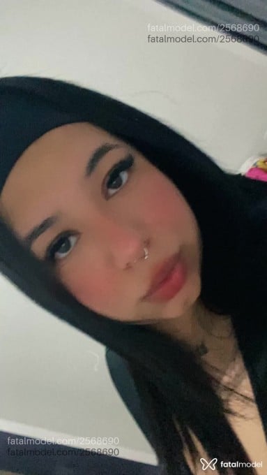 Acompanhante mulher com cabelo castanho de olhos castanhos - Mel Rosón Acompanhante mulher com cabelo castanho de olhos castanhos - Mel Rosón