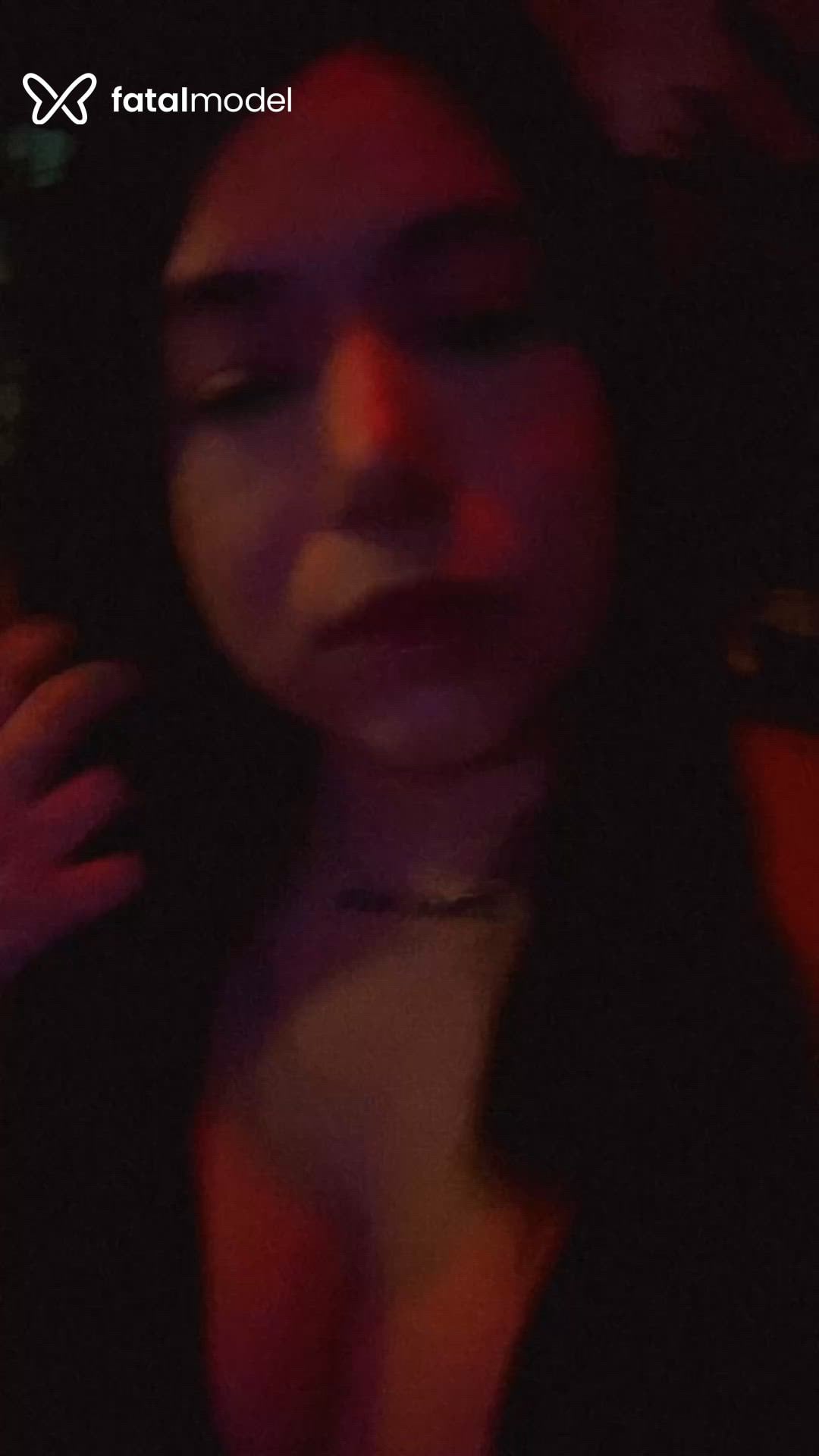 Acompanhante mulher com cabelo castanho de olhos castanhos - Mel Rosón Acompanhante mulher com cabelo castanho de olhos castanhos - Mel Rosón