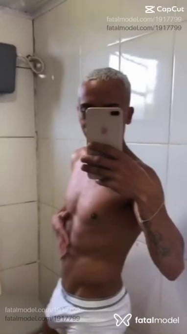 Acompanhante homem com cabelo castanho de olhos castanhos em Araranguá Acompanhante homem com cabelo castanho de olhos castanhos em Araranguá - Aryel