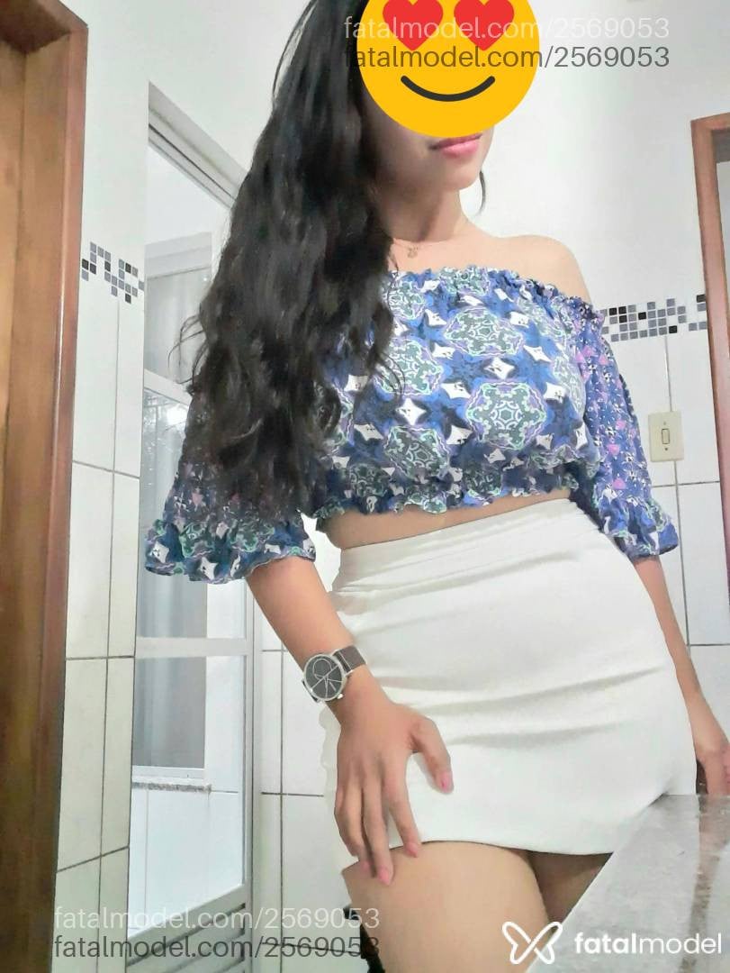 Acompanhante mulher com cabelo castanho de olhos mel - Yasmin Lamborghini