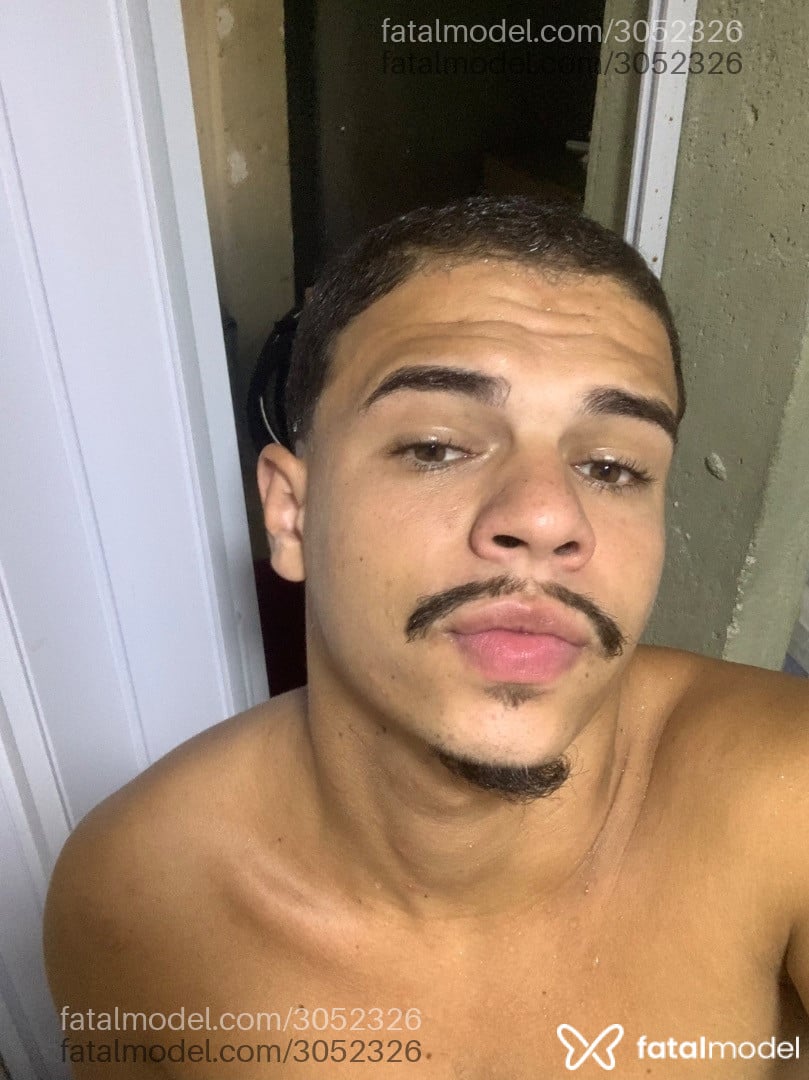 Acompanhante homem com cabelo castanho de olhos mel em Rio de Janeiro Acompanhante homem com cabelo castanho de olhos mel em Rio de Janeiro - Pedro Neto