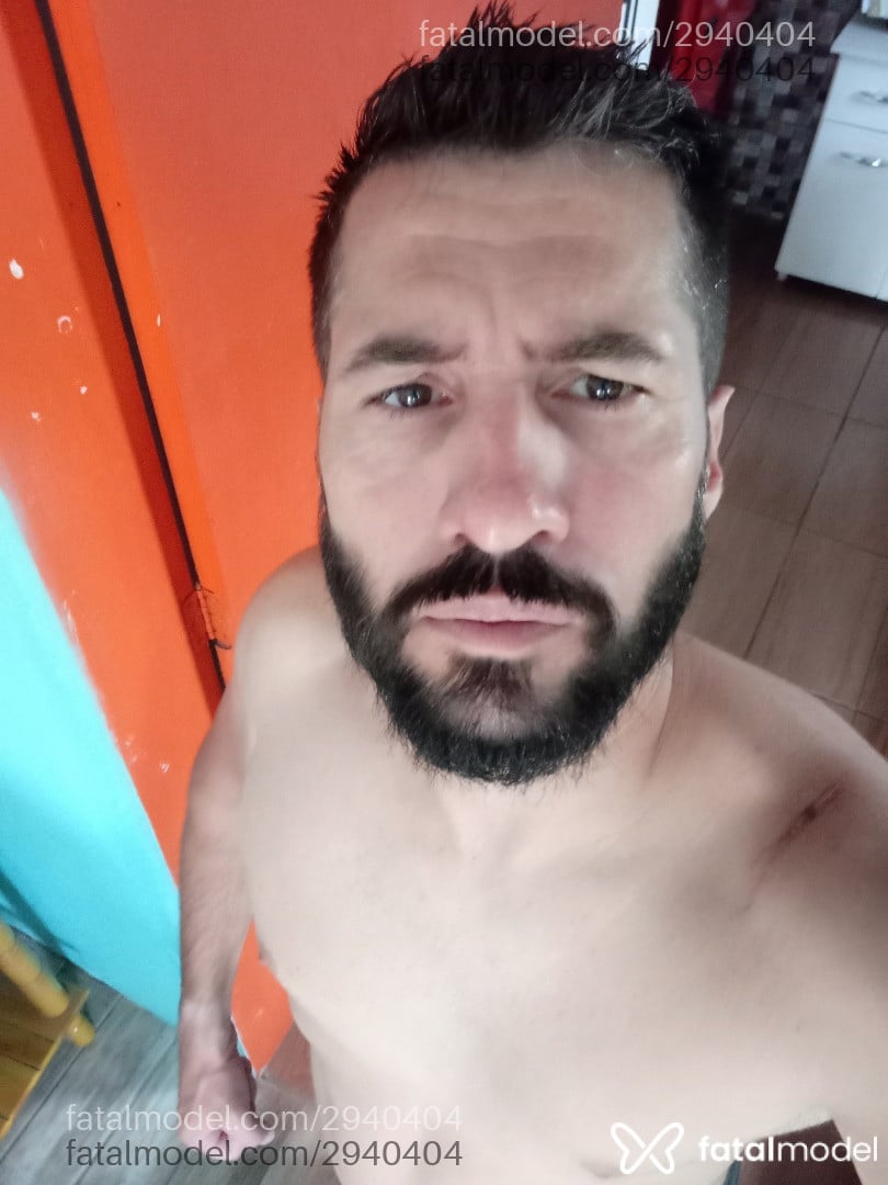 Acompanhante homem com cabelo castanho de olhos castanhos em Esteio Acompanhante homem com cabelo castanho de olhos castanhos em Esteio - Danidotado