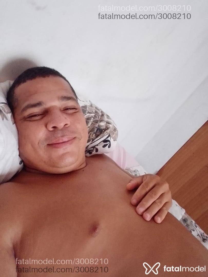 Acompanhante não-binário morena (o) de olhos pretos em Itamaraju - Elton