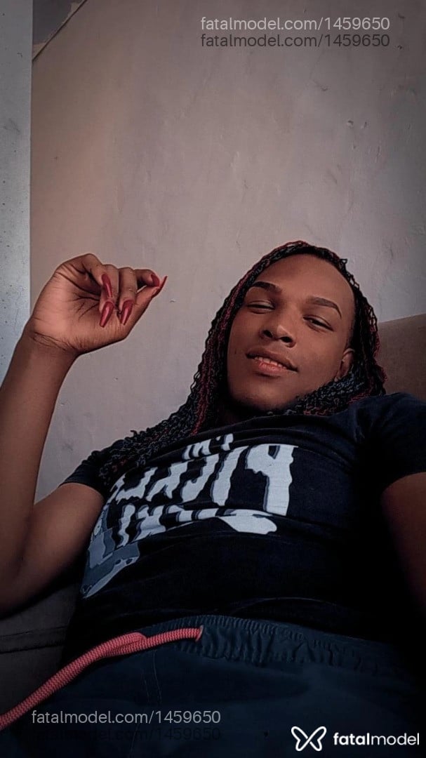 Acompanhante homem trans morena (o) de olhos castanhos em Matão - Kerolyn vitoria