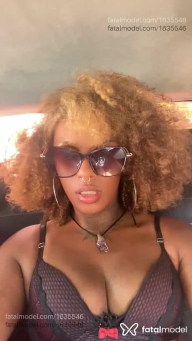 Acompanhante mulher trans com cabelo castanho de olhos pretos em Jundiaí - Marcella Mendes